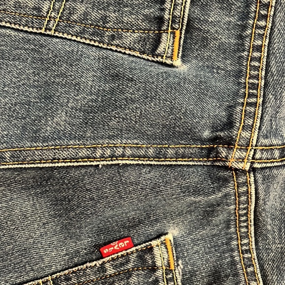 Men’s Levi’s 501 size 35 x 34.  There is a hole please see pictures - Picture 3 of 7